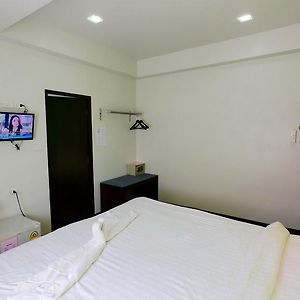 Budget King Room
